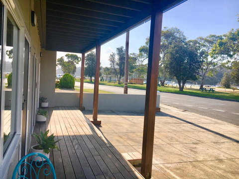 The Wheelhouse - 2BR Waterfront Apt In Town - Dalby Accommodation 17