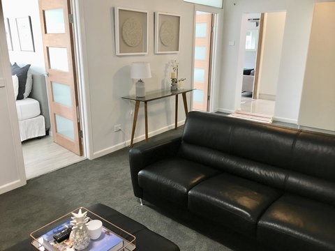 The Wheelhouse - 2BR Waterfront Apt In Town - Dalby Accommodation 10