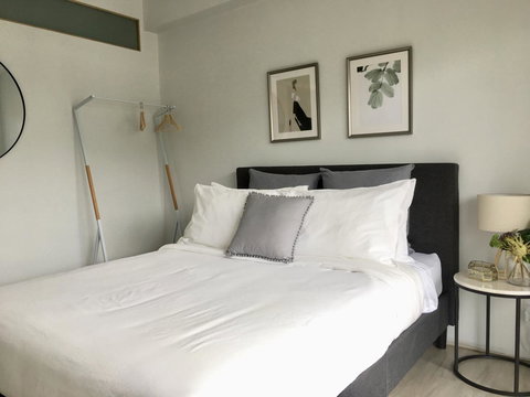 The Wheelhouse - 2BR Waterfront Apt In Town - Dalby Accommodation 9