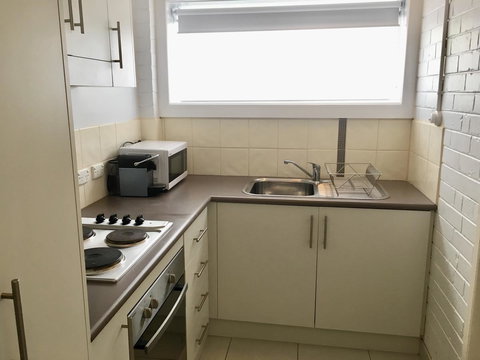 The Wheelhouse - 2BR Waterfront Apt In Town - Dalby Accommodation 11