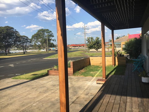 The Wheelhouse - 2BR Waterfront Apt In Town - Dalby Accommodation 18