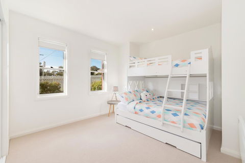 Beach Belle - Dalby Accommodation 13