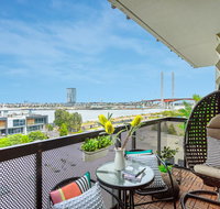 Water views Lovely 2BRs free tram zone close to everything - Dalby Accommodation