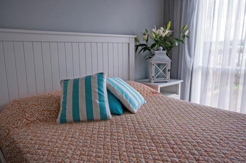 Stunning Waterfront Only 10 Minutes To Phillip Island - FREE EV UNIT 7kW For Electric Cars - Pet Friendly, Fireplace FREE WIFI Wine & Chocolates - Dalby Accommodation 16