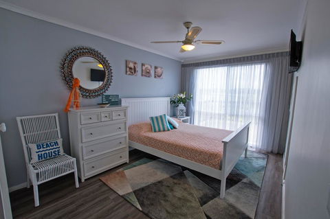 Stunning Waterfront Only 10 Minutes To Phillip Island - FREE EV UNIT 7kW For Electric Cars - Pet Friendly, Fireplace FREE WIFI Wine & Chocolates - Dalby Accommodation 2