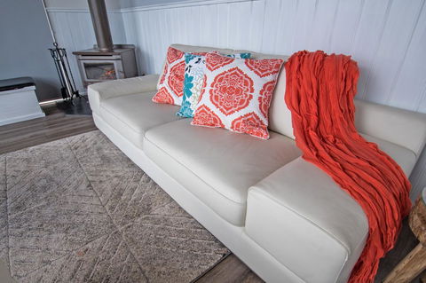 Stunning Waterfront Only 10 Minutes To Phillip Island - FREE EV UNIT 7kW For Electric Cars - Pet Friendly, Fireplace FREE WIFI Wine & Chocolates - Dalby Accommodation 7