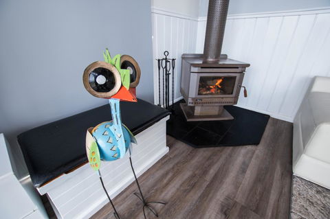 Stunning Waterfront Only 10 Minutes To Phillip Island - FREE EV UNIT 7kW For Electric Cars - Pet Friendly, Fireplace FREE WIFI Wine & Chocolates - Dalby Accommodation 12