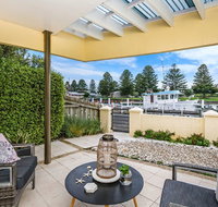 The Waterfront Apartment - Dalby Accommodation