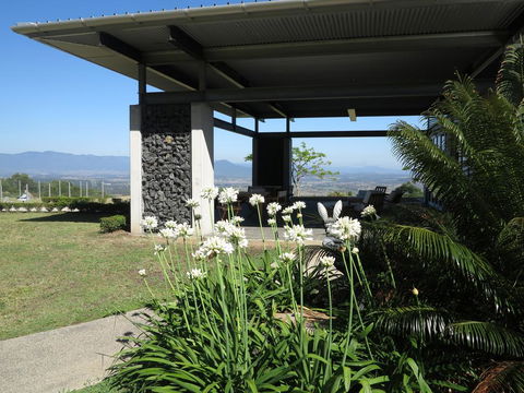 The Bunyip Retreat - Dalby Accommodation 0