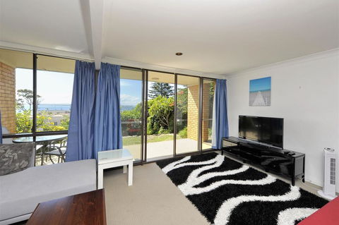 The Crest Unit 5 - Shoal Bay - Dalby Accommodation 2