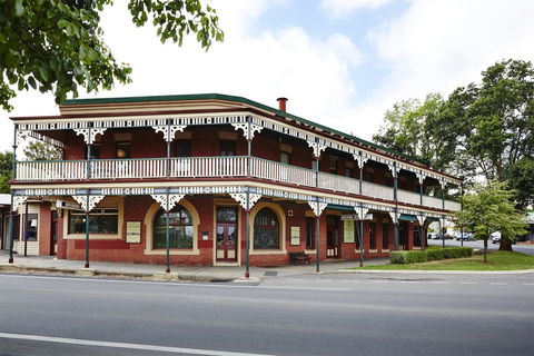The Daylesford Hotel - Dalby Accommodation 1