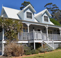 The Doll's House - Charming 2 bedroom cottage just a short walk from the village - Dalby Accommodation