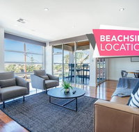 The Grand Oasis - Pool - Wifi - Mins from beach - Dalby Accommodation
