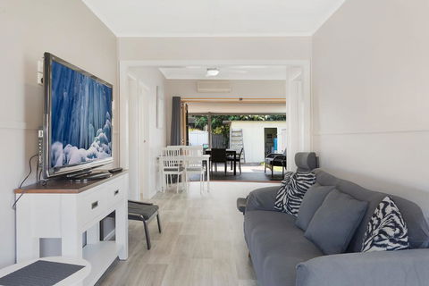 The Inlet Cottage - Dalby Accommodation 2