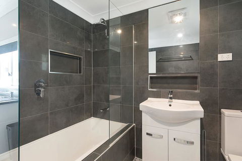 The Inlet Cottage - Dalby Accommodation 0