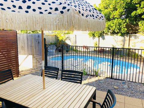 The Lazy Llama - Dalby Accommodation 2