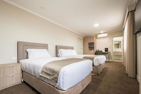 The Lighthouse Hotel - Dalby Accommodation 2