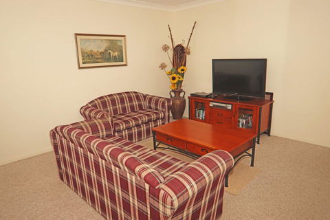 The Mooring's Waterfront - Dalby Accommodation 1