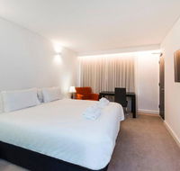 The Nest - Spacious Studio on Newcastle St with Roof Terrace - Dalby Accommodation