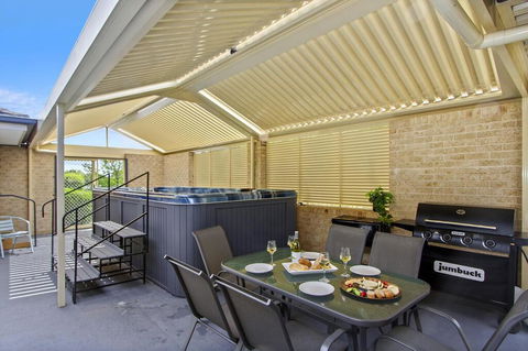 The Orient - Family & Pet Friendly - Huge Spa - Dalby Accommodation 0