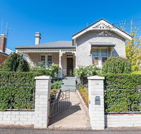 The Pearl on Prince  Stylish Cottage CBD Wifi - Dalby Accommodation