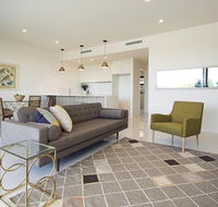 The Princess Bride - Executive 3BR Bulimba Apartment with Balcony in Central Location - Dalby Accommodation