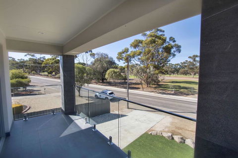 The Races Complex - Dalby Accommodation 2