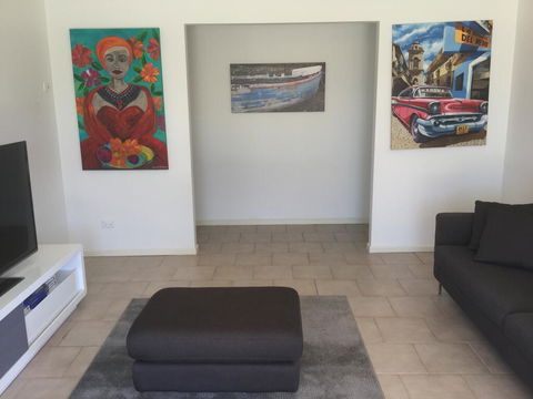 The Red Door - Dalby Accommodation 1