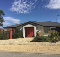 The Red Door - Dalby Accommodation