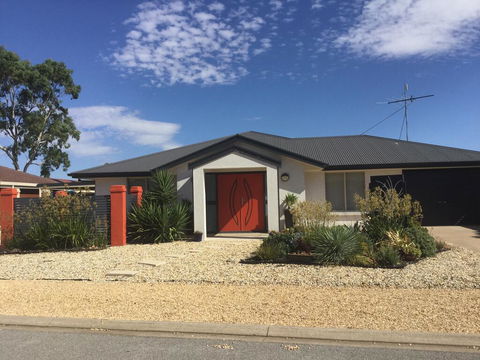 The Red Door - Dalby Accommodation 0