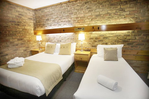 The Settlement Historic Hotel - Dalby Accommodation 1