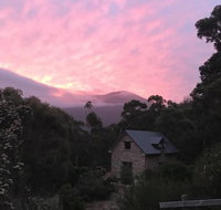 The Stone Cottage with tennis court - Dalby Accommodation