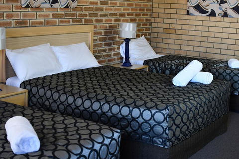 The Town House Motor Inn - Dalby Accommodation 3
