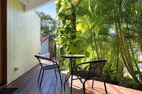 THE VIEW, TUGUN - 4 Bedrooms - Sea Views - Private Heated Pool - Dalby Accommodation 3