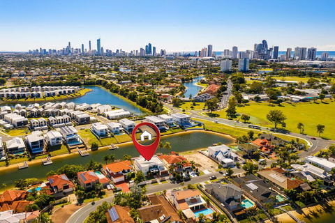 The White House GC Waterfront Home Cinema Jacuzzi Heated Pool - Dalby Accommodation 1