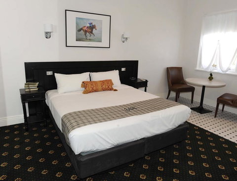 The Yarrawonga Hotel - Dalby Accommodation 0