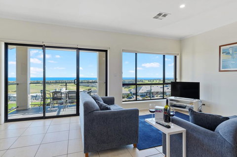 Ticky's Dream - 18 Turnberry Drive - Dalby Accommodation 2