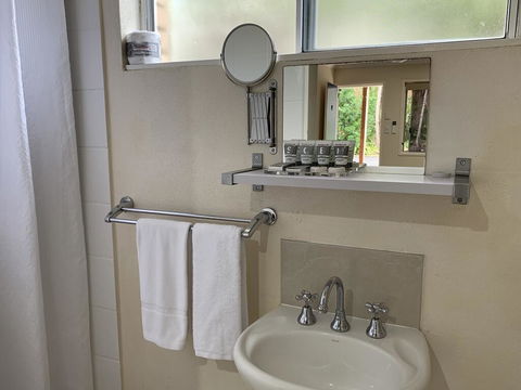 Tin Can Bay Motel - Dalby Accommodation 2