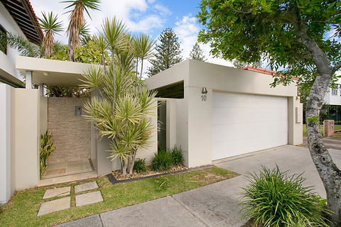 Toby's Beach House - Dalby Accommodation 2