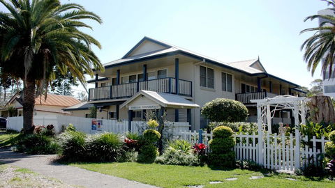 Tokelau 2 - Tuncurry Townhouse - Dalby Accommodation 0