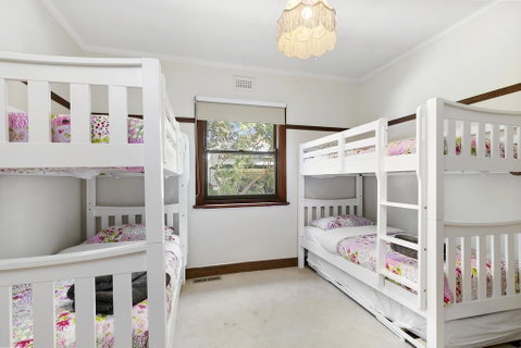 Torquay Retreats Aus - Bristol Road - Dalby Accommodation 3