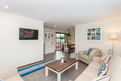 Torquay Retreats Aus- TwentyTwo Pride - Dalby Accommodation 2