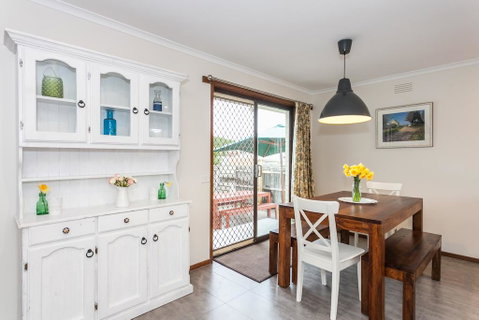 Torquay Retreats Aus- TwentyTwo Pride - Dalby Accommodation 1
