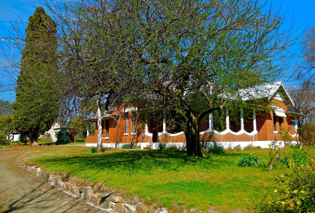 Adelong NSW Dalby Accommodation