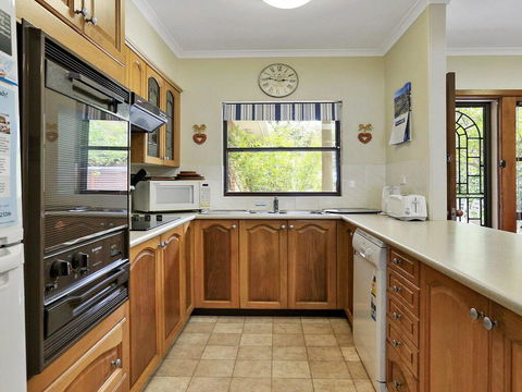 Tradewinds @ The Bay - All The Comforts Of Home - Dalby Accommodation 1