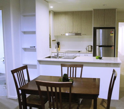 Tranquil, Relaxing Forrest Style Apartment - Braddon CBD - Dalby Accommodation 1