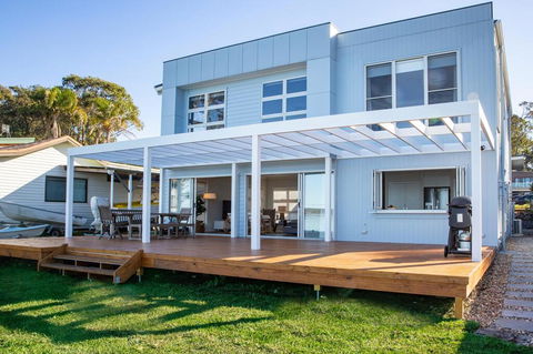 Tranquility Absolute Waterfront - Pet Friendly - 10 Mins To Hyams Beach - Dalby Accommodation 1