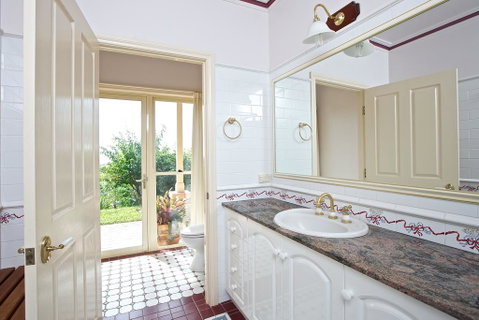Tranquill Garden Hideaway - Dalby Accommodation 3