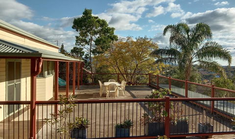 Treetops Escape - Dalby Accommodation 0