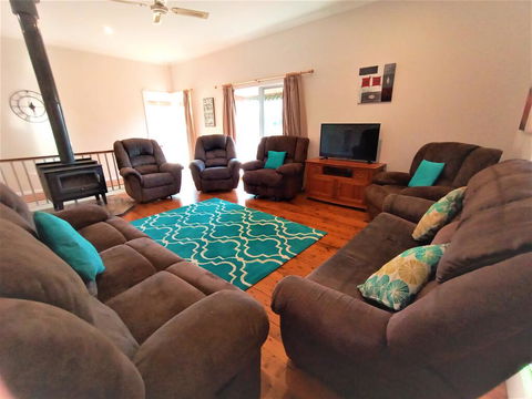 Treetops Escape - Dalby Accommodation 3